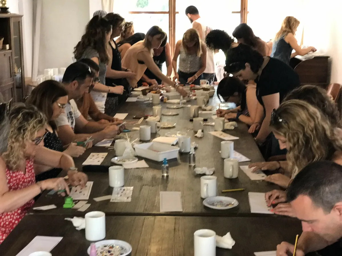 Activitats de ceràmica per a grups i famílies a Olot